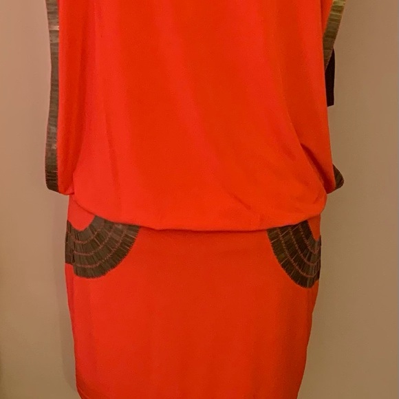 BEBE NWT PARTY DRESS BRIGHT ORANGE WITH GOLD DETAIL SIZE MEDIUM. - Picture 10 of 10